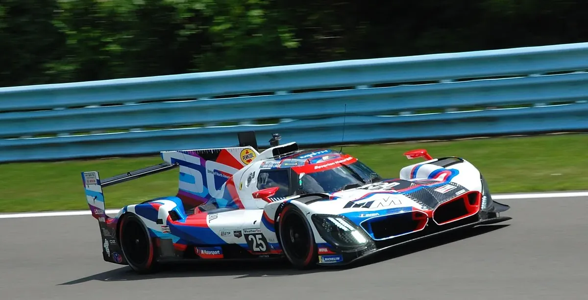 BMW M Hybrid V8 racing car